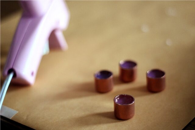 fill-with-hot-glue-7161026