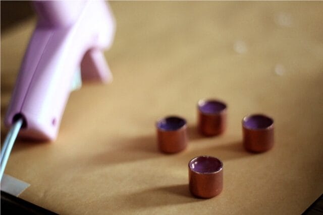 fill with hot glue fill-with-hot-glue-6599602