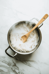 cooking-rice-noodles-in-boiling-water