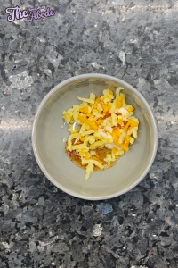 In a bowl, mix mayonnaise