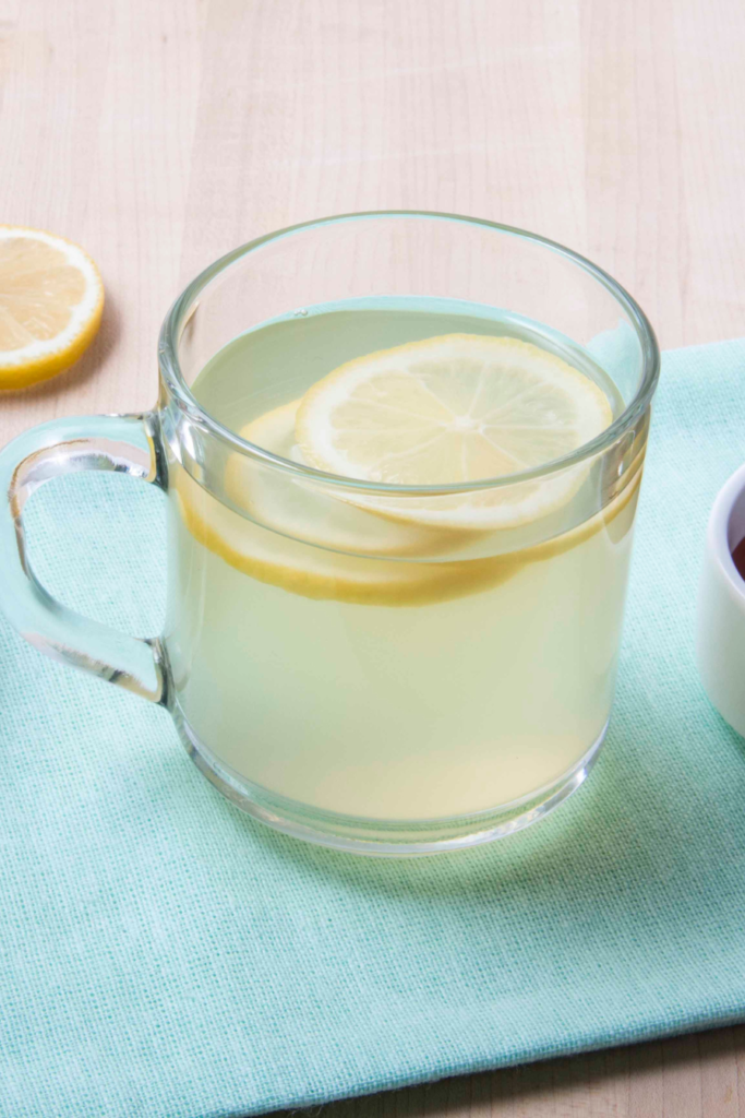 lemon-and-honey-water-with-a-golden-glow-in-a-glass-and-fresh-lemon-slices