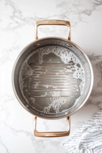 preparing-a-water-bath-for-the-canning-process