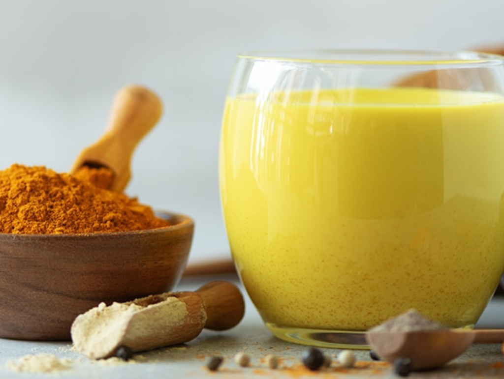 turmeric-milk-to-reduce-belly-fat-and-help-in-weight-loss