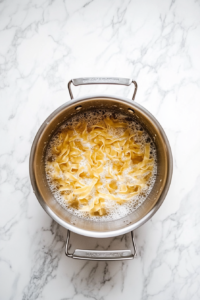 boiling-fettuccine-in-salted-water-until-al-dente-for-perfect-texture-2