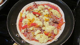 add-cheese-and-egg-on-pizza